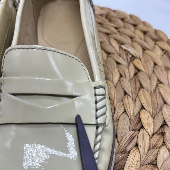 GEOX Made in Morocco Elegant Cream ItalianPatient Leather Loafers for Women - Picture 4 of 11